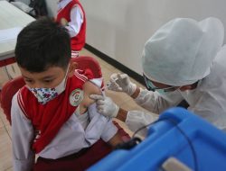 Ibu Negara Tinjau Vaksinasi Anak Di Kota Bandung