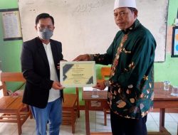 Peduli Terhadap Dunia Pendidikan dan Guru di Kota Sukabumi, Kang Lukman Diberikan Penghargaan Oleh FKDT Kecamatan Gunungupuyuh