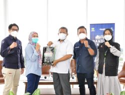 HPN 2022,  PWI Kota Bandung Bersama ACT Bagikan Paket Sembako Gratis Bagi Para Jurnalis