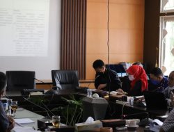 Pansus 7 DPRD Kota Bandung Gelar Rapat Kerja Bersama Diskar PB dan Bagian Hukum