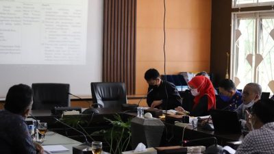 Pansus 7 DPRD Kota Bandung Gelar Rapat Kerja Bersama Diskar PB dan Bagian Hukum