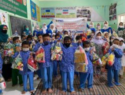 Rangkaian HPN 2022, PWI dan IKWI Kota Bandung Bagikan 200 Paket Alat Sekolah, Berikut Mainan dan Makanan Anak