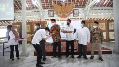 Iwan Hermawan Hadiri Acara Bandung Berzakat