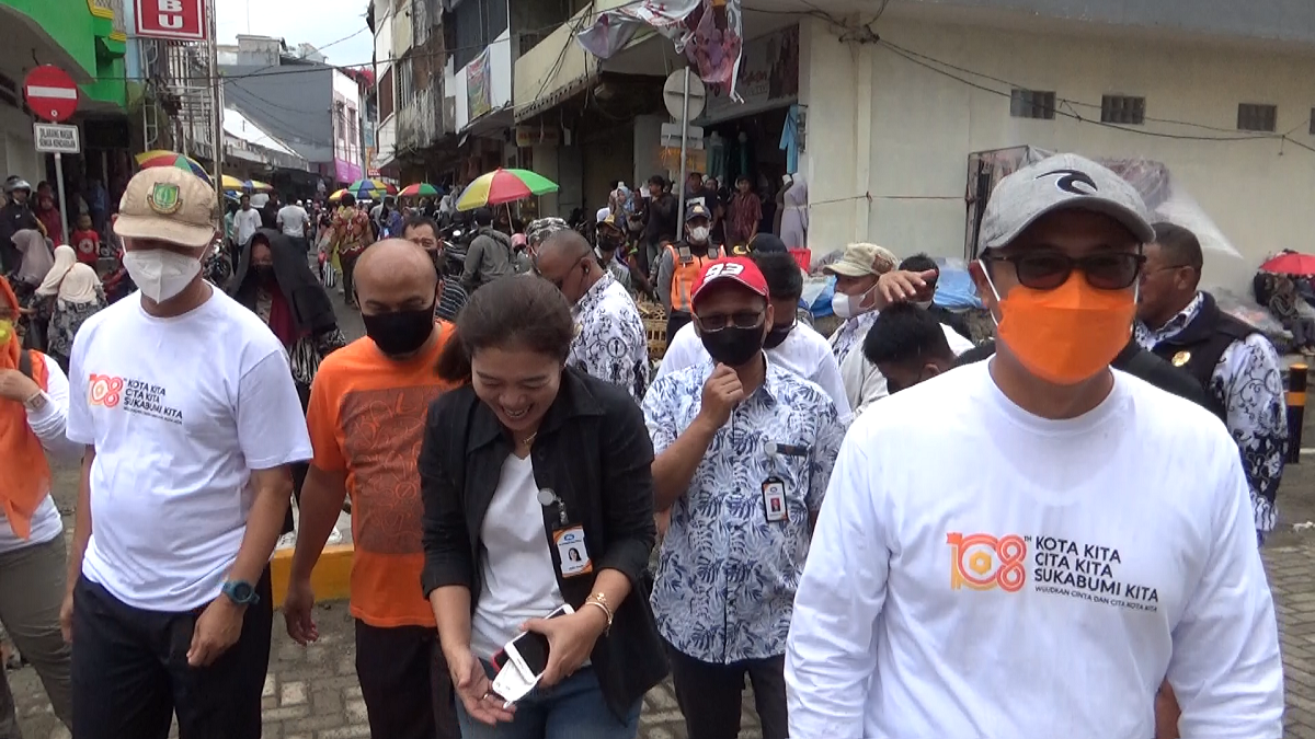 Rayakan HUT Kota Sukabumi, Ribuan Guru Serbu Pasar Modern Pelita Sukabumi
