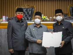 Wali Kota Sampaikan 4 Raperda Kepada DPRD Kota Bandung