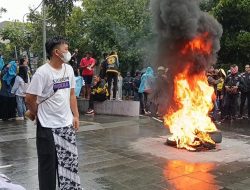 Aksi Unjuk Rasa Kenaikan BBM di Kota Sukabumi, Koorlap: Pertamina Adalah Biang Keroknya
