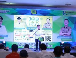 Tedy Rusmawan Dorong Semangat Para Pencari Kerja di Bandung Job Fair