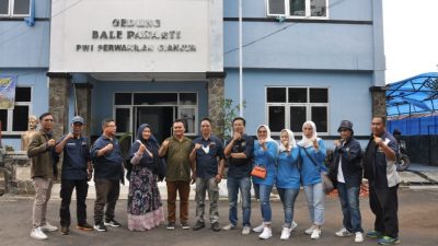 PWI dan IKWI Kota Bandung Salurkan Bantuan Sembako Kepada Para Korban Bencana Gempa di Cianjur
