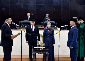 Rapat Paripurna PAW: DPRD Jabar Lantik Dede Chandra Sasmita Sebagai Anggota