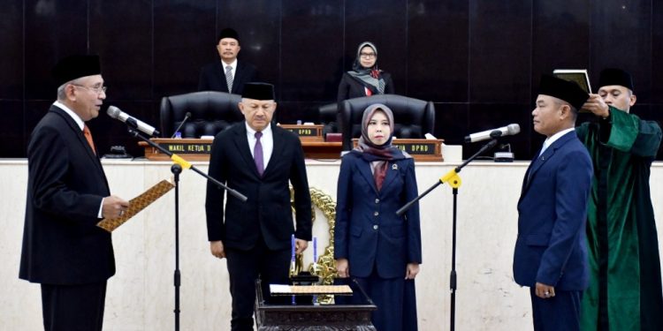 Rapat Paripurna PAW: DPRD Jabar Lantik Dede Chandra Sasmita Sebagai Anggota