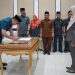 Walikota Sukabumi, Achmad Fahmi menandatangani langsung surat keputusan posisi jabatan baru untuk ASN di Lingkungan Pemerintahan Kota Sukabumi yang baru dilantik. Rabu (13/09)
