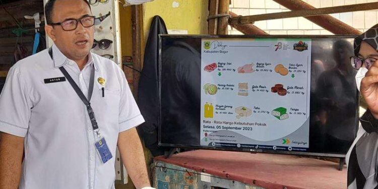 Disdagin Sosialisasikan Rencana Pemasangan Informasi Harga Bahan Pokok di Pasar