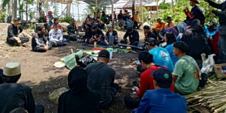 Sebanyak 300 Aktifis dan Masyarakat Tanam Pohon di Kawargian Situs Gunung Sadu