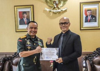 Dr.H.SE.MM Edwin Senjaya Terima Penghargaan dari Akademi Militer
