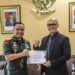 Dr.H.SE.MM Edwin Senjaya Terima Penghargaan dari Akademi Militer