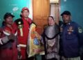 Petugas Penyelamatan Damkar Kabupaten Bandung Basmi Sarang Tawon