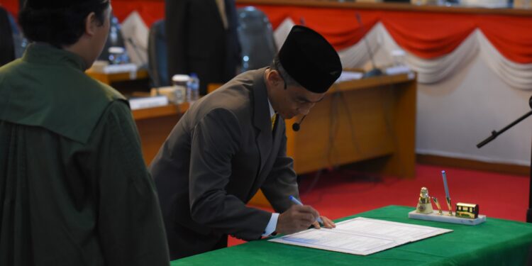Resmi Dilantik, Gundar Qulyubi Jadi Anggota DPRD Kota Sukabumi