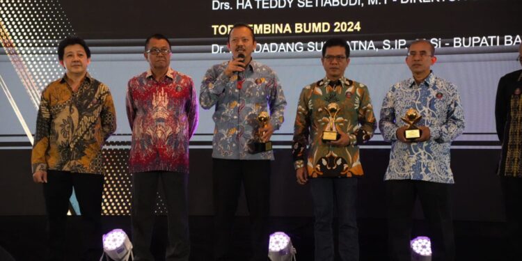 Perumda Air Minum Tirta Raharja Kab Bandung Raih TOP BUMD AWARD 2024