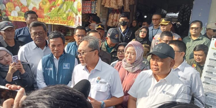 Kunjungan Mendagri, Zulkifli Hasan Disambut Warga Soreang Kab Bandung