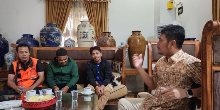 Dinilai Peduli ‘Wong Cilik’, Andi Seto Didatangi Komunitas Bentor, Ojol dan Jukir