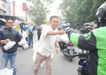 Kegiatan Rutin bakti Sosial PWI Pokja Kota Bandung Berbagi Takjil Gratis