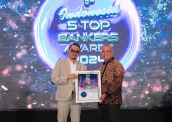 Dirut Bank BJB Terima Penghargaan Indonesia 10 Top Banker Award 2024