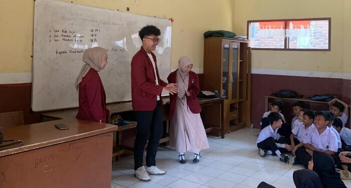 PKM PM USB dalam Program Pengabdian Masyarakat Mengelola Limbah Plasti