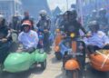 Diantar Ribuan Pendukung, Fahmi-Dida Naik Vespa Untuk Mendaftar Ke KPU Kota Sukabumi