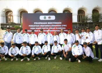 Kontingen PWI Porwanas Jabar di lepas Pj Gubernur Jabar