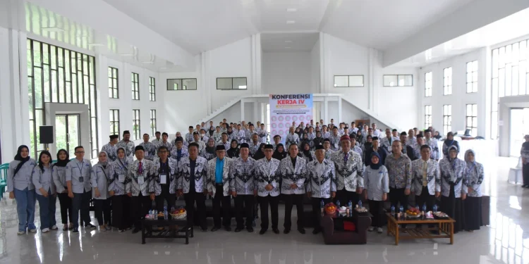 Pj Sekda Buka Konferensi Kerja IV PGRI Kota Sukabumi