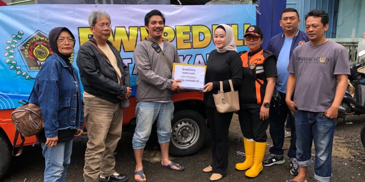IKWI Kota Sukabumi Serahkan Bantuan Sosial untuk Korban Bencana di Sukabumi