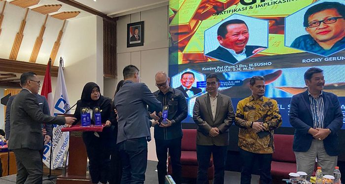 Edwin Senjaya Hadiri Undangan Seminar Nasional dan Diskusi Panel DPC Peradi Bandung
