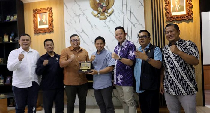 Komisi D DPRD Kota Bandung Undang Pakar Kebijakan Publik Unpad Yogi Suprayogi Bahas Perbaikan Layanan Dasar