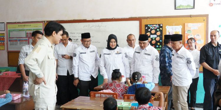 Komisi III DPRD Sukabumi Tinjau Program Makan Bergizi, Dampak Positif untuk Pelajar Terlihat
