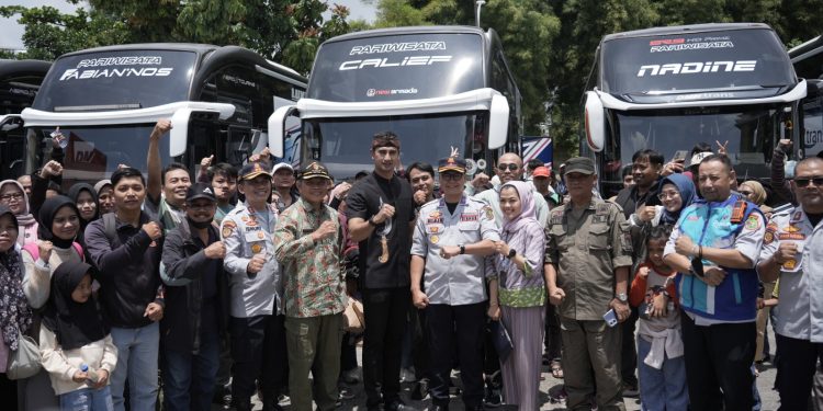 Pemkab Bandung Berangkatkan 14 Armada Bus Mudik Gratis Tujuan Yogya dan Solo