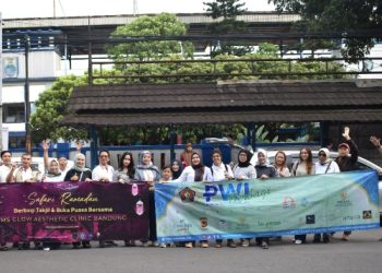 MS Glow dan Vilour Bersama Pokja PWI Kota Bandung Bagikan Takjil Gratis