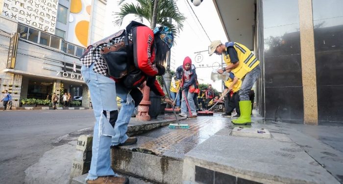 Trotoar Kota Bandung Bersih Sambut Wisatawan Lebaran, Yuk Ikutan!