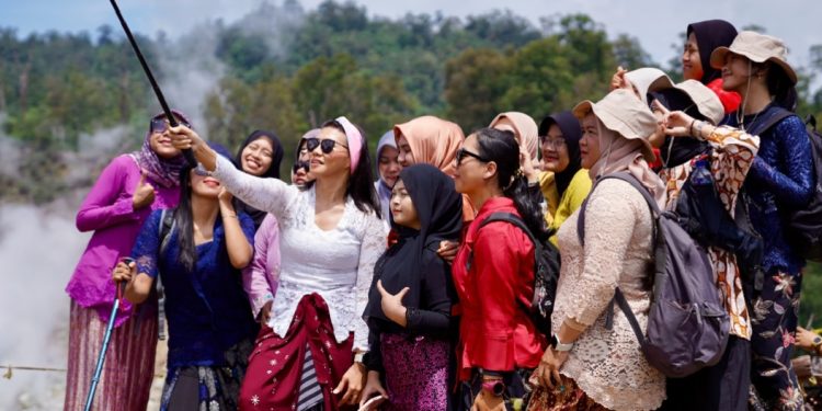 ‘Langkah Perempuan, Langkah Perubahan’ Aksi nyata Antarestar Outdoor Menyambut Hari Kartini dan Menjaga Kelestarian Alam