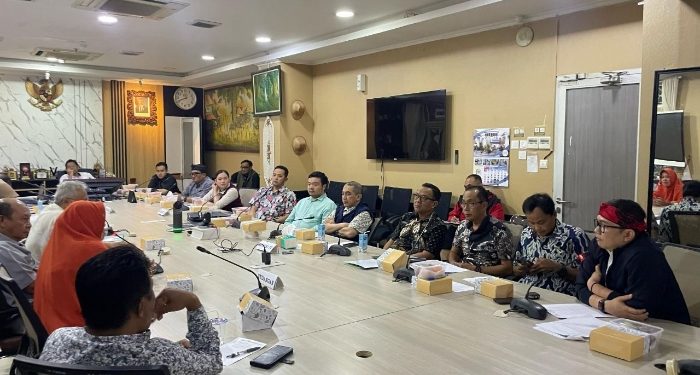 DPRD Kota Bandung Dorong Disdik Carikan Solusi Atas Keluhan SDN Guruminda