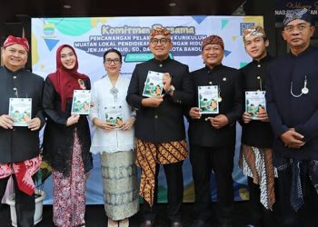 Pemkot Bandung agar Menyediakan Fasilitas Pendidikan yang Dapat Menampung Seluruh Siswa