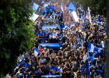 Ribuan Bobotoh Tumpah Ruah Rayakan Persib Juara BRI Liga