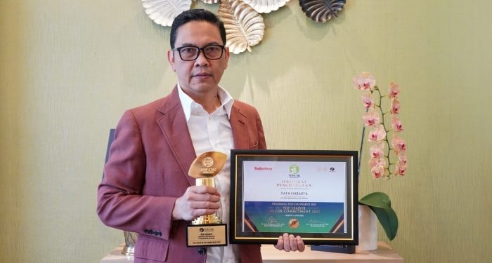 PT Pos Indonesia Raih Penghargaan Tertinggi TOP CSR Awards 2025
