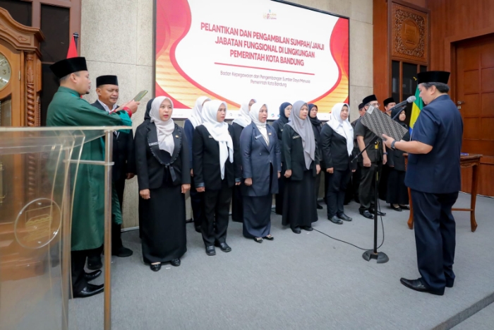 Sekda Kota Bandung Lantik 16 Pejabat Fungsional.
