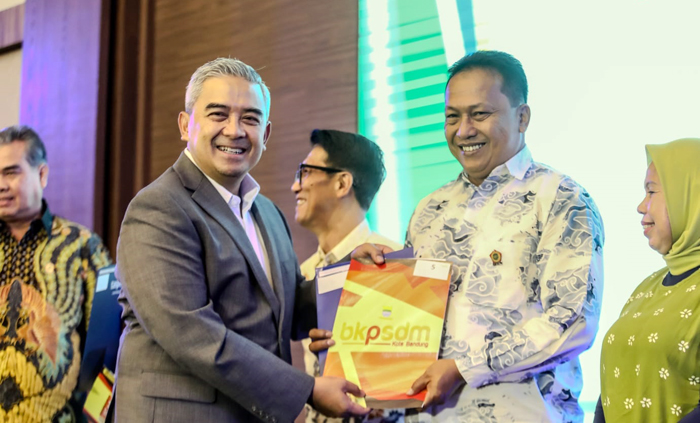 Pemkot Bandung Gelar Acara Pelepasan 553 ASN yang Purna Tugas