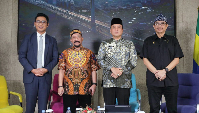 Implementasi Perda Baru, Pemkot Bandung Pastikan Bongkar Reklame Ilegal