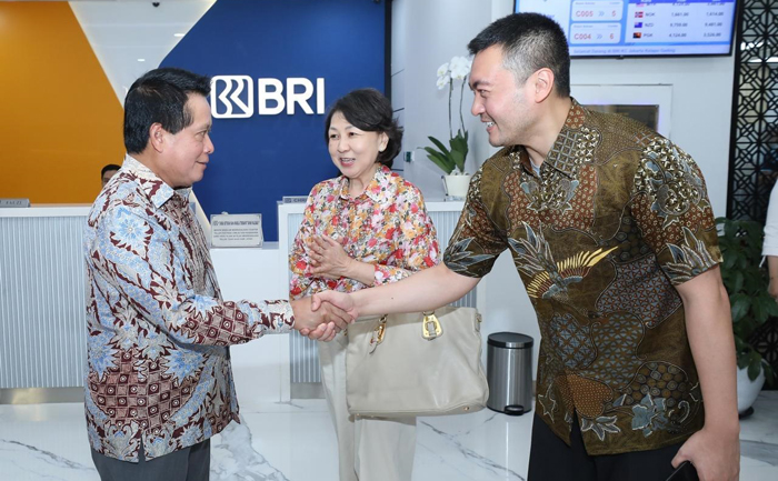 Peringati Hari Pelanggan Nasional 2025, Seluruh Jajaran Direksi Bank BRI Serentak Sapa Nasabah Sampaikan Apresiasi