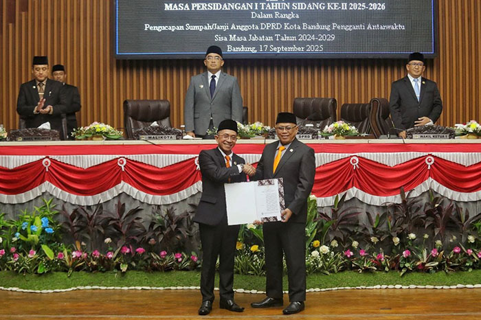 Deni Nursani Resmi Dilantik Menjadi Anggota DPRD Kota Bandung Gantikan Yudi Cahyadi Lewat Pengganti Antar Waktu