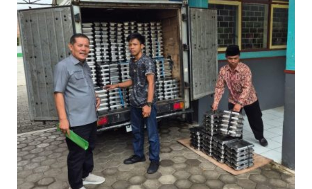 DPRD Kabupaten Bandung Dadang Suryana Tinjau Program Makanan Bergizi Gratis di Margaasih