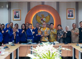 Pimpinan DPRD dan Pansus 14 DPRD Kota Bandung Menerima Audiensi Peradi DPC Kota Bandung