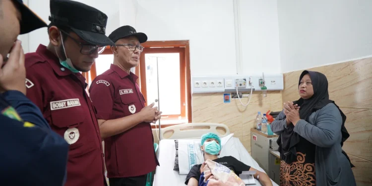 Wali Kota Sukabumi Jenguk Korban Penganiayaan, Belum Ada Laporan Resmi Kepada Pihak Kepolisian